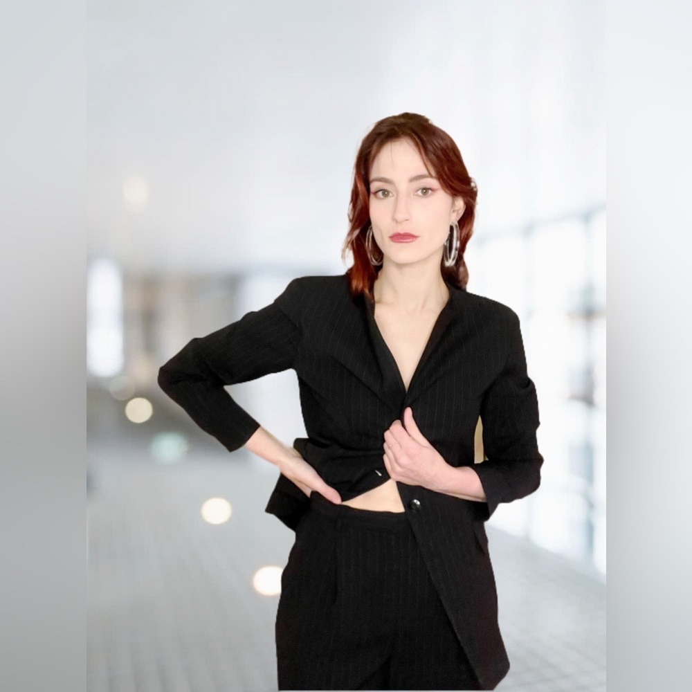 Jones of New York Black Pinstripe Pants and Jacket Size 4 NWT